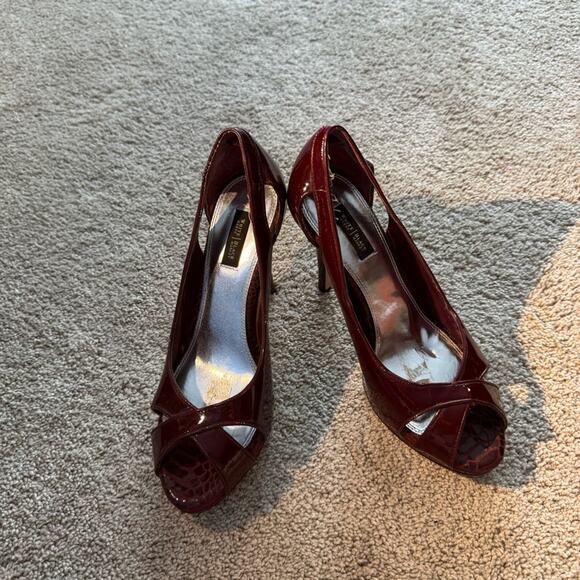 WHBM Dark Red Patent Leather High Heels Pumps Size 9 Open Toe Snakeskin Detail - Picture 1 of 11